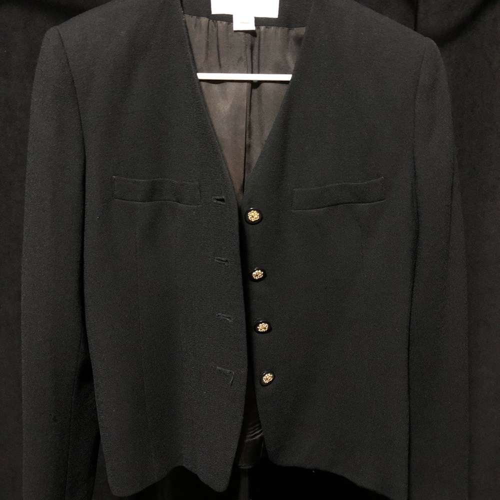 Gorgeous, chic black blazer